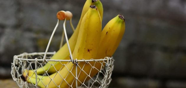 kulit-buah-pisang-menyegarkan-kulit-wajah-privee-clinic-jakarta-indonesia